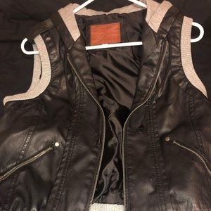 NWOT BLACK/GRAY MISS LONDON LEATHER HOODED VEST LG